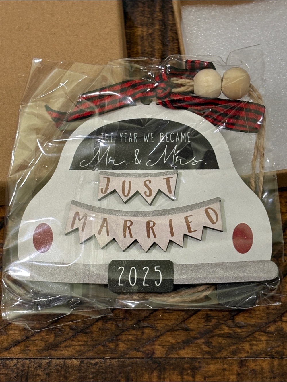 Rustic 'Just Married 2025' Wedding Car Hanging ornament sign- White